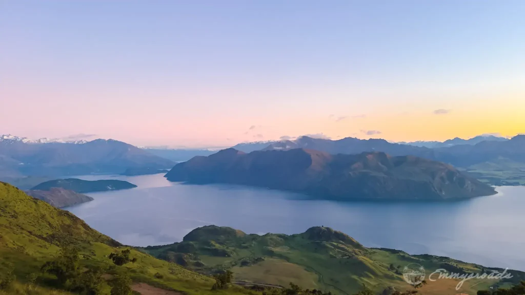 ROY’S PEAK hiking New Zealand sunrise
