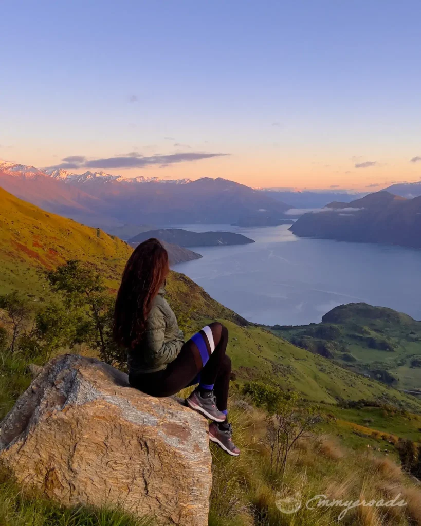 ROY’S PEAK hiking New Zealand sunrise