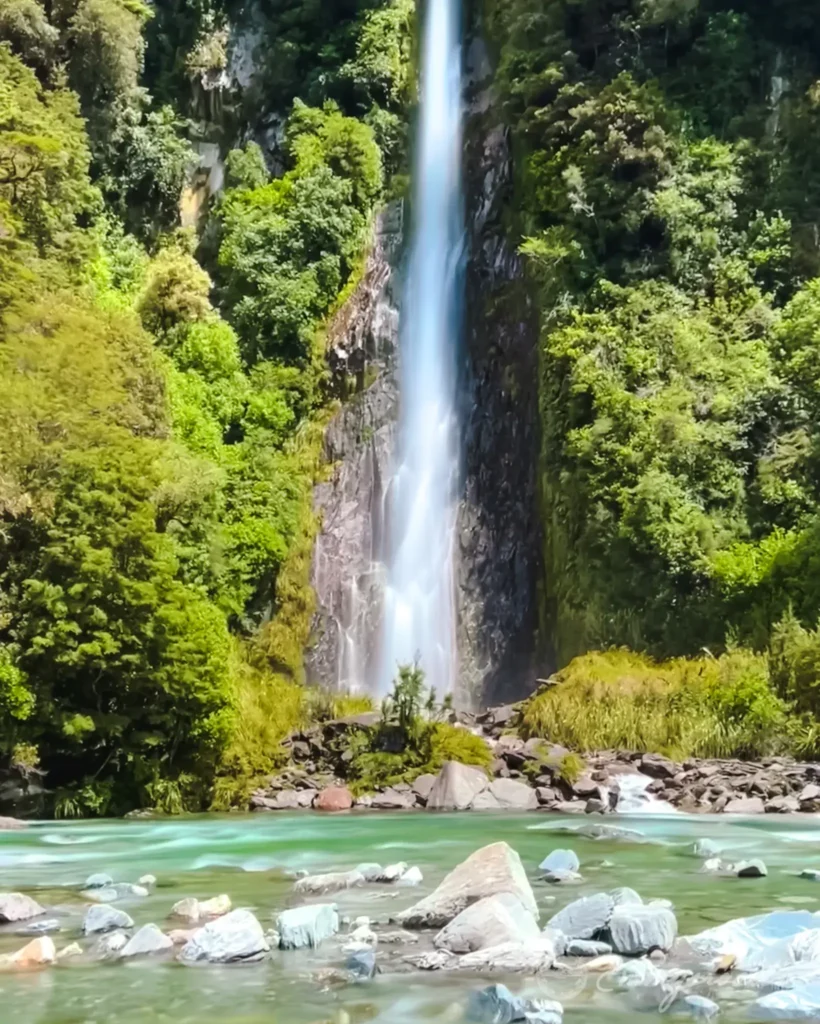 THUNDER CREEK FALLS New Zealand
