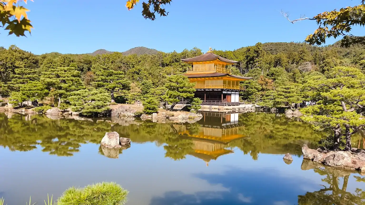 Kinkakuji Temple ()